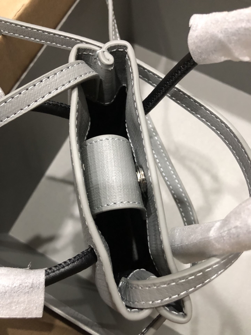 Ba1en*iaga shopping bags